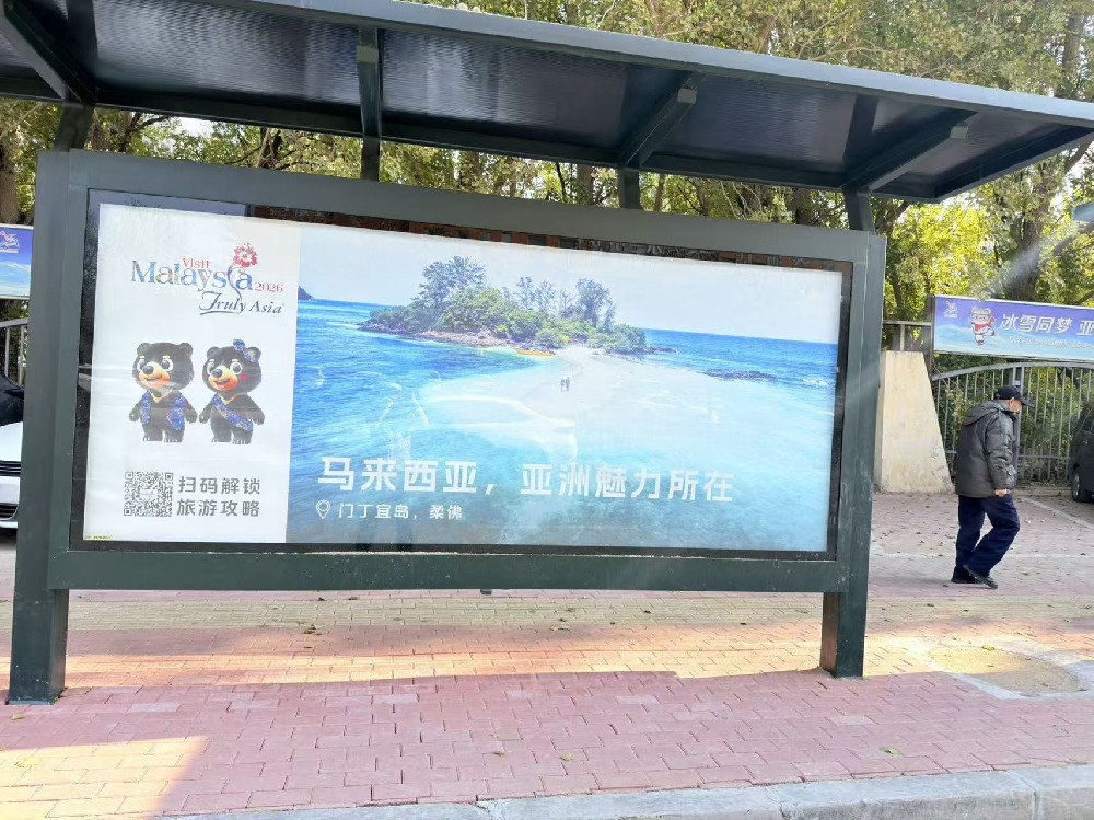 公交车候车亭传统灯箱媒体2.jpg